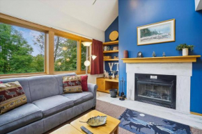 Captivating Condo, 1 bedroom with loft, sleeps 6, sports center Highridge E10